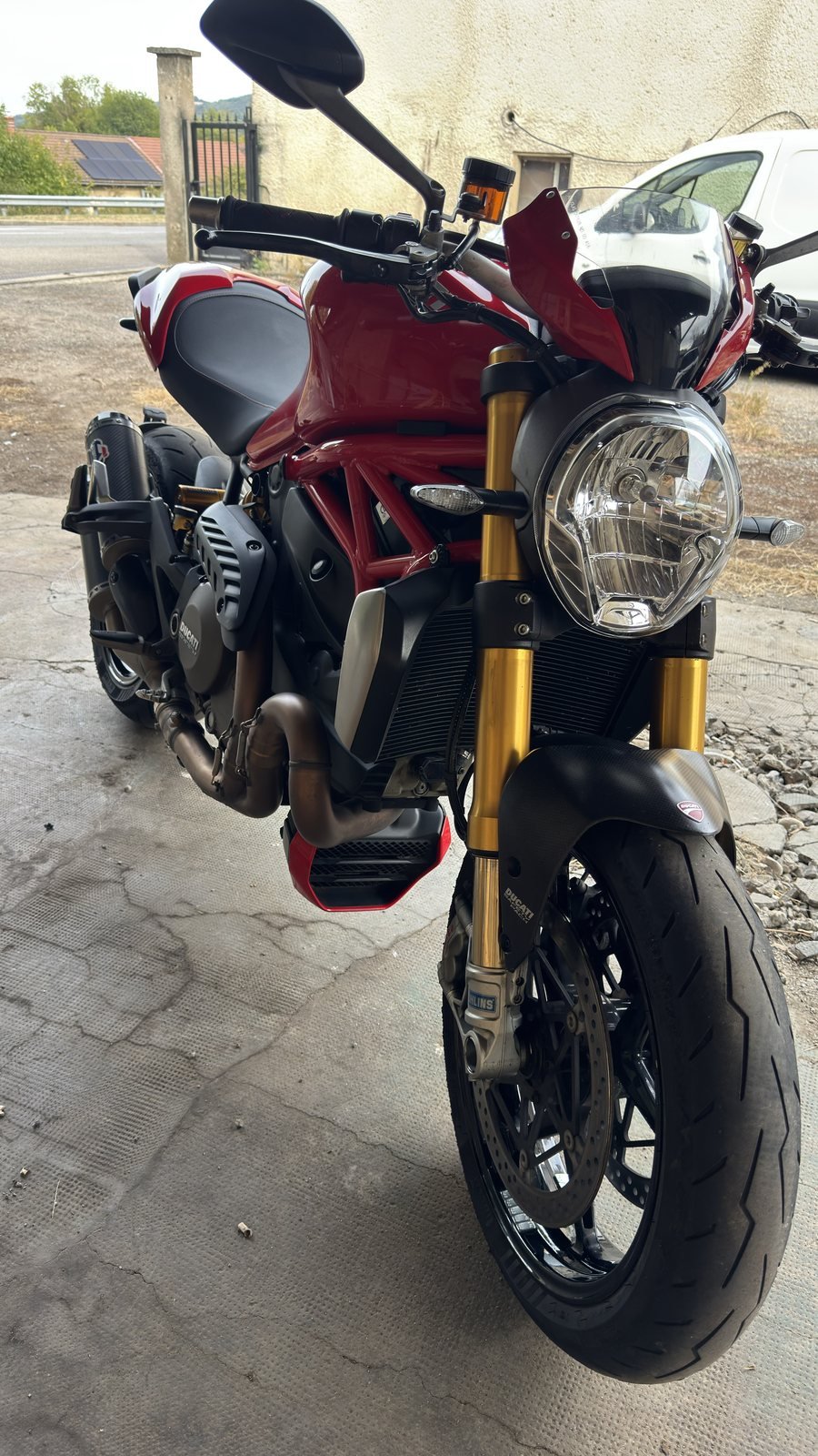 Diagnostic d’une panne d’alimentation en carburant sur une Ducati rouge