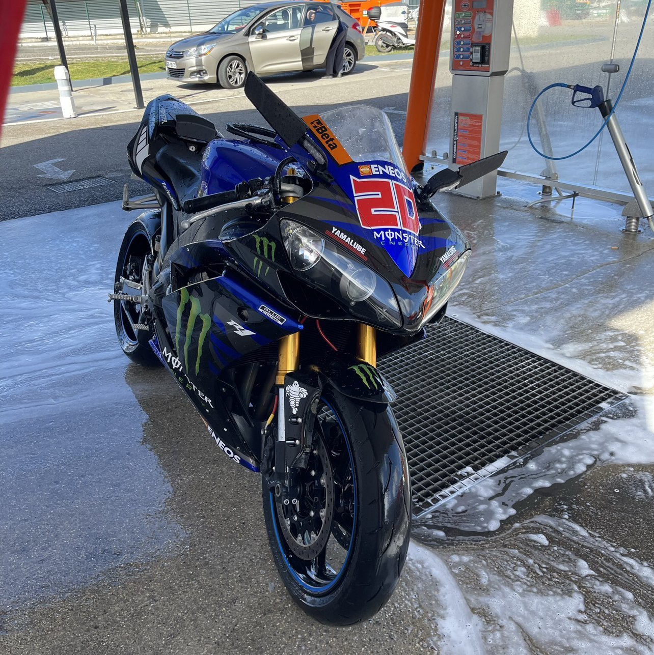 Yamaha YZF‑R1 de 2007 dans sa livrée de réplique achevée