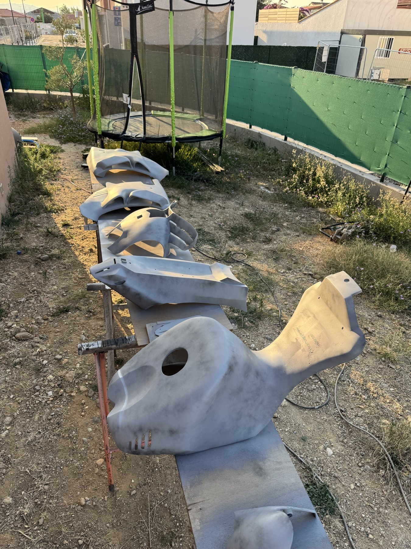 Carénages peints, prêts à recevoir les finitions de décoration
