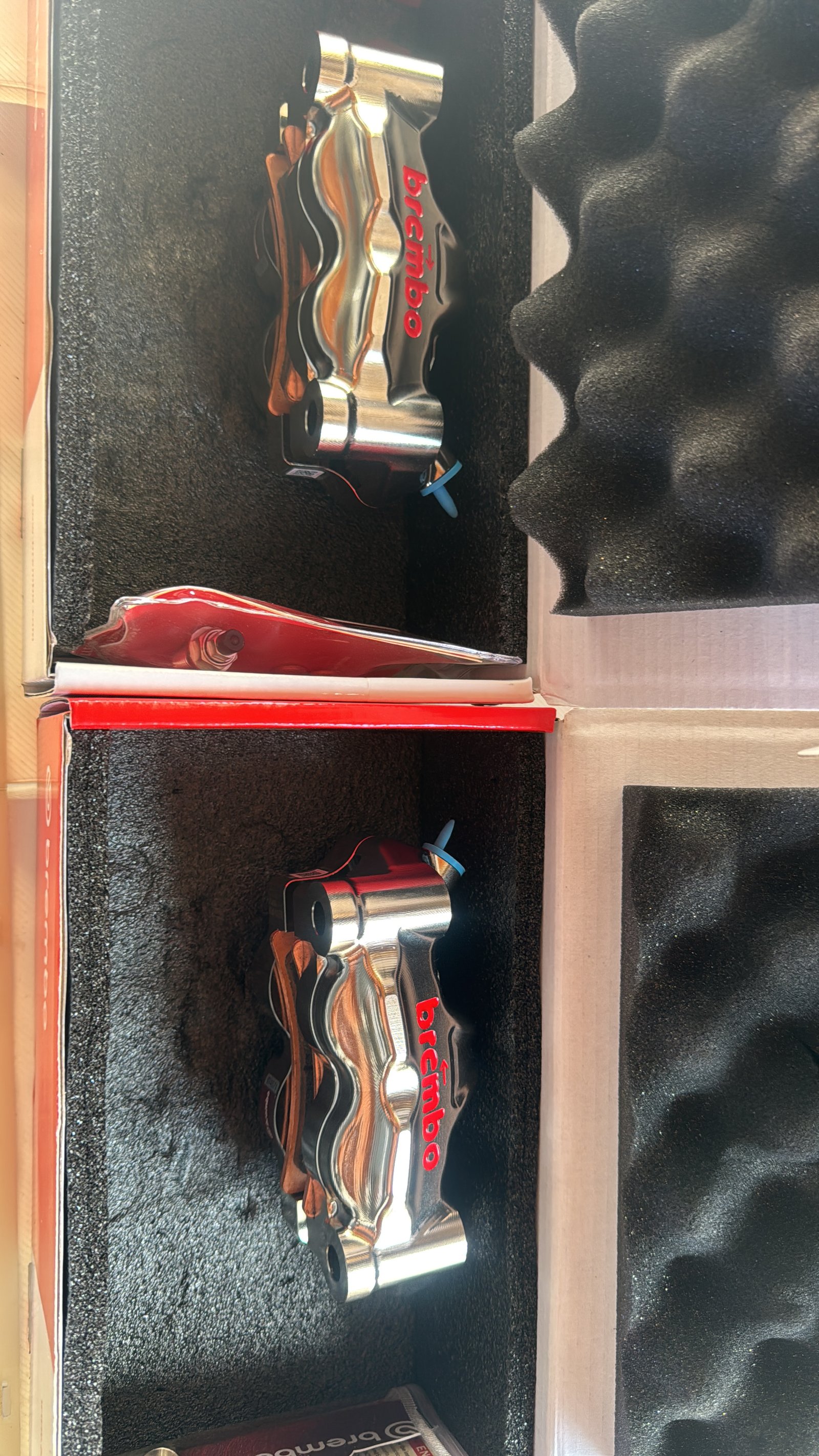 Étriers de frein Brembo GP4RX CNC dans leur emballage